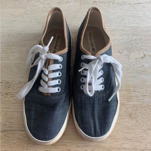 American Eagle Sneakers